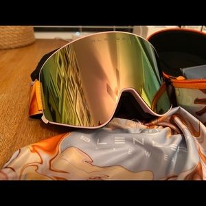 NWT Blenders Ski, Snowboard, Snow Goggles Aura shape Diva Drama color